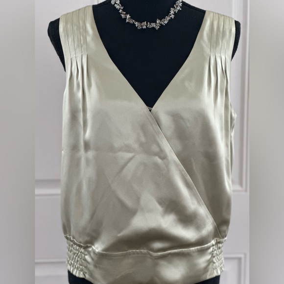 Kenneth Cole New York Gin Green Silky Sleeveless Top with snap closure, 8 - Picture 4 of 9